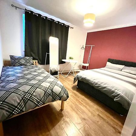 Private Room With Two Beds Near Central London Bagian luar foto