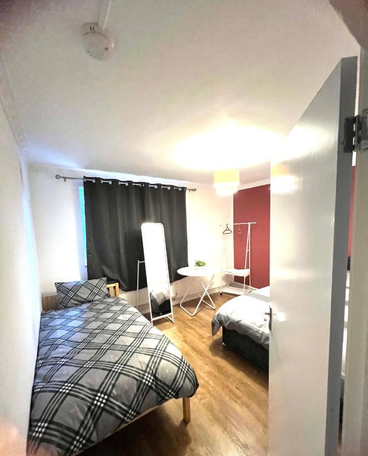 Private Room With Two Beds Near Central London Bagian luar foto