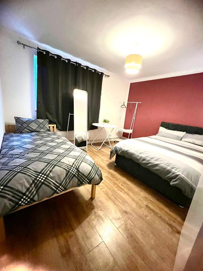 Private Room With Two Beds Near Central London Bagian luar foto