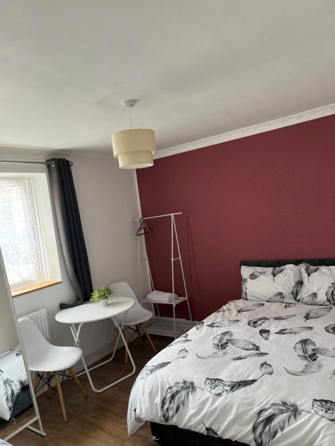 Private Room With Two Beds Near Central London Bagian luar foto
